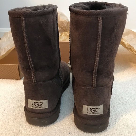 UGG Classic Short Chocolate Brown Size 7 - Picture 3 of 7
